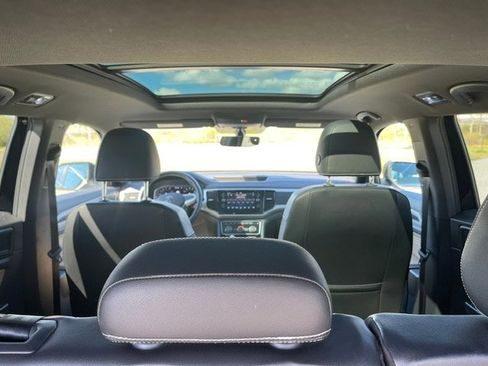 Used 2022 Volkswagen Atlas Cross Sport SE w/ Panoramic Sunroof Package AWD/4WD image 10