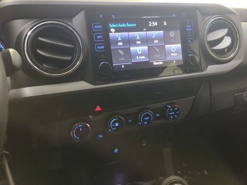 Used 2017 Toyota Tacoma TRD Sport AWD/4WD image 27
