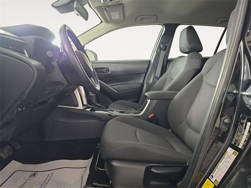 Used 2022 Toyota Corolla Cross LE image 9