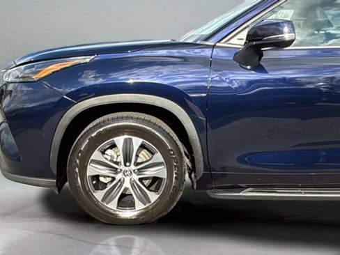 Used 2023 Toyota Highlander XLE FWD image 35