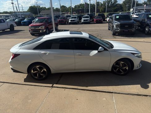 Used 2023 Hyundai Elantra Limited w/ Cargo Package FWD image 8