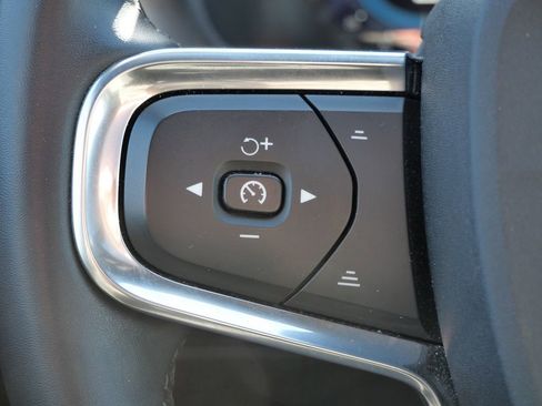 Used 2024 Volvo XC40 B5 Core image 36