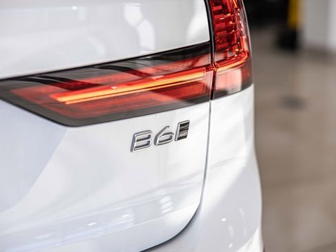 Used 2023 Volvo V90 B6 Cross Country Ultimate w/ Climate Package image 16