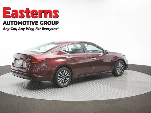 Used 2025 Nissan Altima 2.5 SV FWD image 39