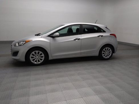 Used 2017 Hyundai Elantra GT image 2