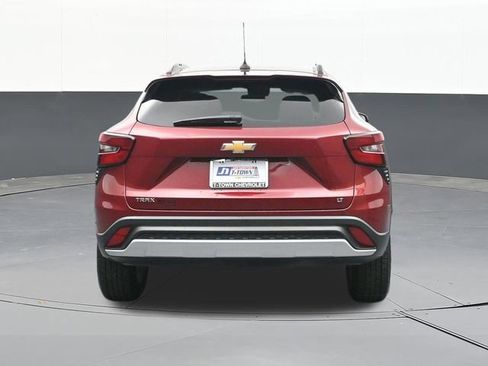 Used 2024 Chevrolet Trax LT w/ LT Convenience Package FWD image 10