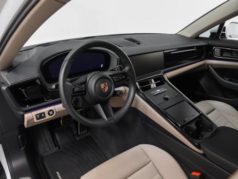 Certified 2025 Porsche Panamera 4 AWD/4WD image 4