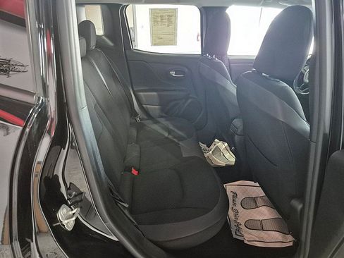 Used 2019 Jeep Renegade Altitude w/ Quick Order Package 2XM FWD image 35