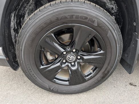 Used 2019 Toyota RAV4 XLE w/ Convenience Package image 11