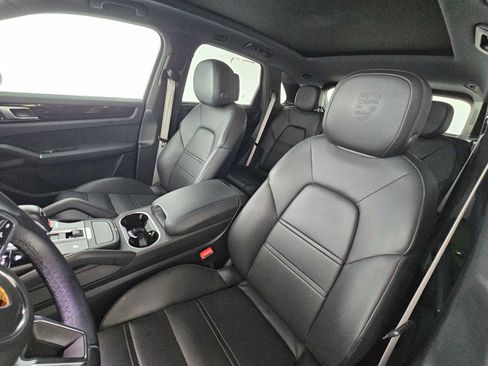 Used 2022 Porsche Cayenne Platinum Edition image 21