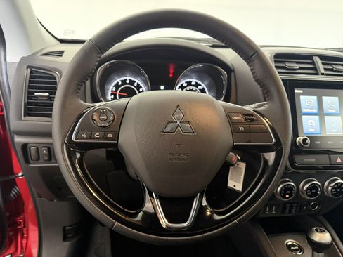 Used 2025 Mitsubishi Outlander Sport LE AWD/4WD image 19