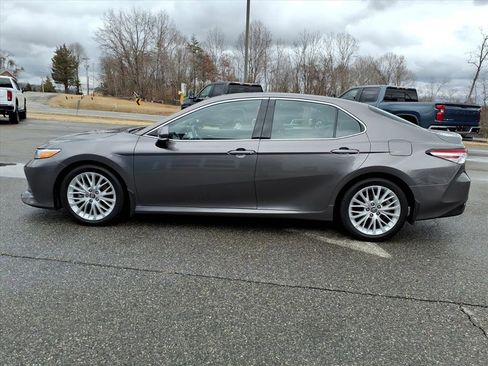 Used 2020 Toyota Camry XLE w/ Navigation Package image 7