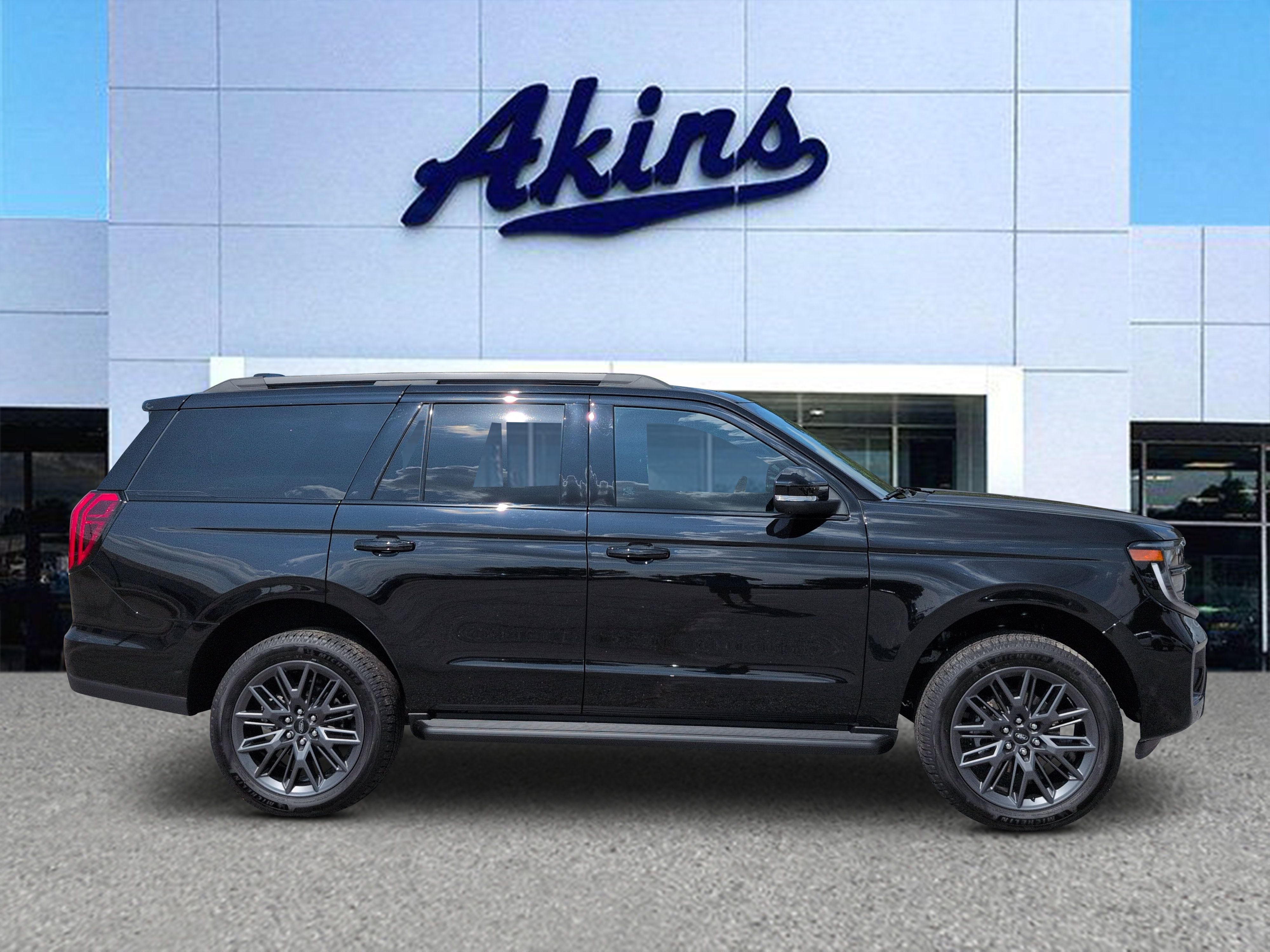 Certified 2026 Ford Expedition Platinum w/ Stealth Appearance Package AWD/4WD image 1