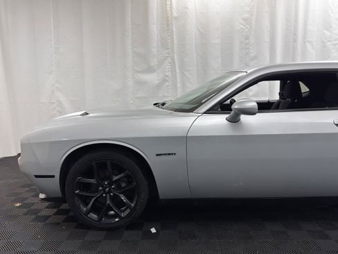 Used 2019 Dodge Challenger SXT w/ Blacktop Package image 5