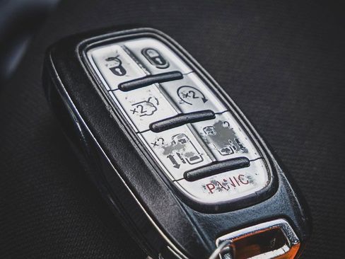 Used 2019 Chrysler Pacifica Touring Plus w/ Advanced Safetytec Group image 11