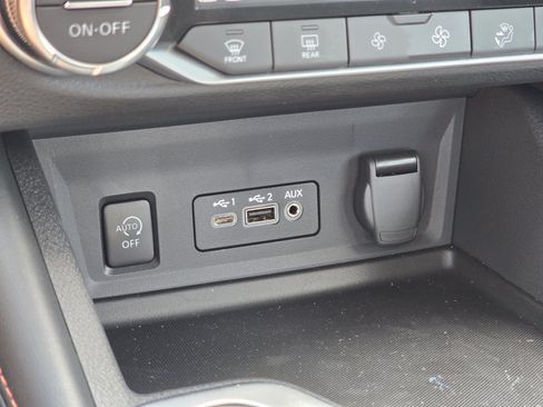 Used 2025 Nissan Sentra SR w/ SR Premium Package FWD image 30