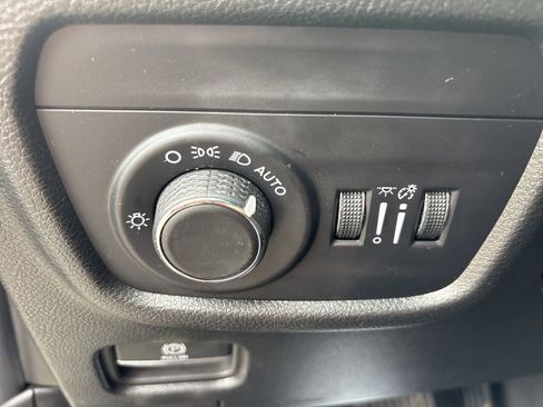 Used 2024 Jeep Grand Cherokee Altitude image 12