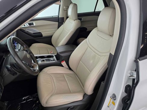 Used 2020 Ford Explorer Platinum w/ Premium Technology Package AWD/4WD image 23