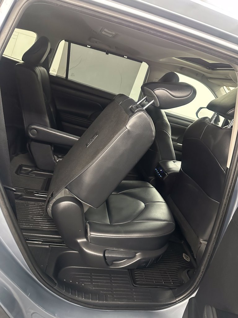 Used 2020 Toyota Highlander XLE AWD/4WD image 36