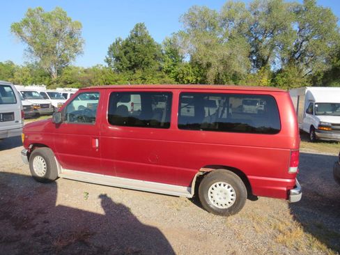Used 1999 Ford E-150 and Econoline 150 Wagon RWD image 33