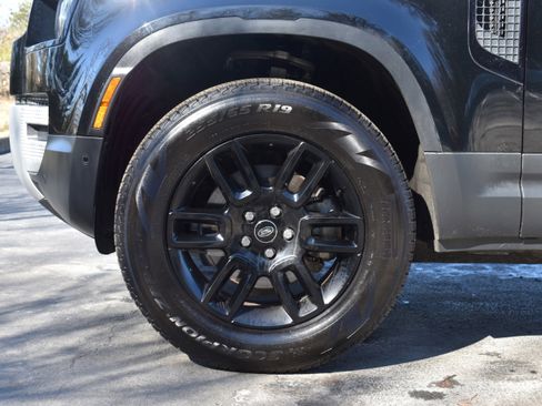 Used 2025 Land Rover Defender 110 S image 39