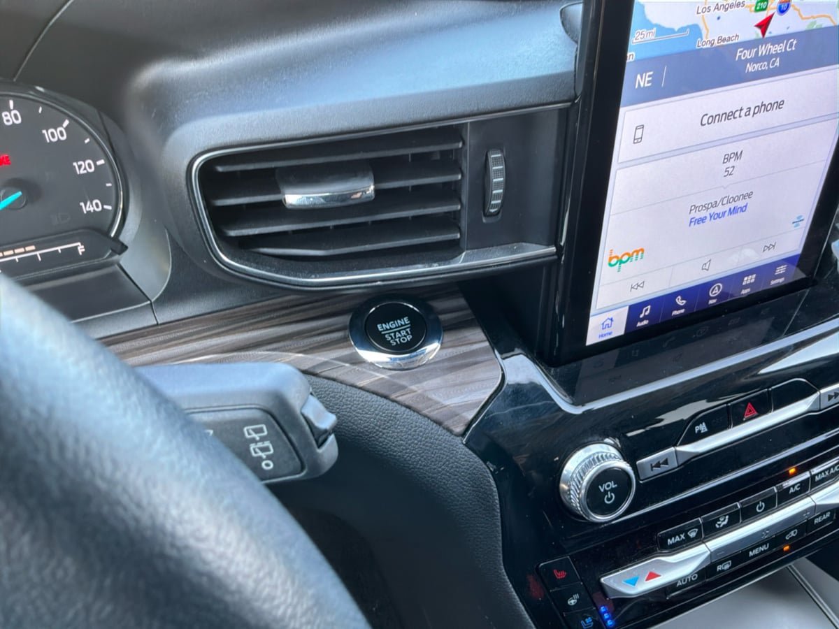 Used 2023 Ford Explorer Limited w/ Limited Technology Package RWD image 18