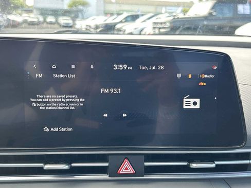 Used 2024 Hyundai Elantra SEL FWD image 12