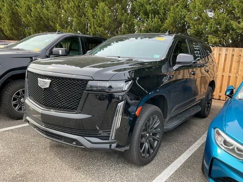 Used 2024 Cadillac Escalade Sport Platinum w/ LPO, ONYX Package image 3
