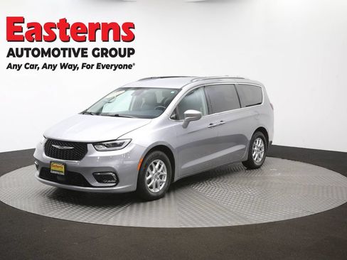 Used 2021 Chrysler Pacifica Touring-L FWD image 58