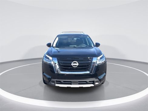 Used 2024 Nissan Pathfinder Platinum w/ Cargo Package image 3
