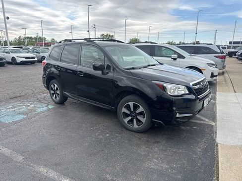 Used 2017 Subaru Forester 2.5i Premium w/ All-Weather Package AWD/4WD image 5