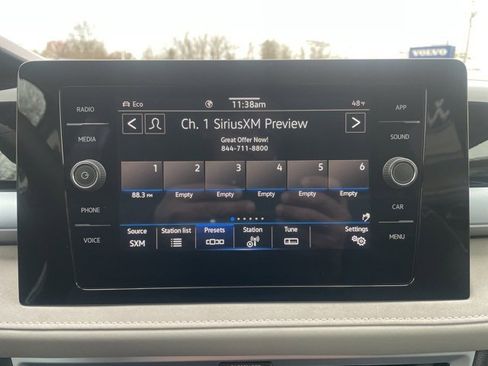 Certified 2025 Volkswagen Taos SE w/ Panoramic Sunroof Package image 17