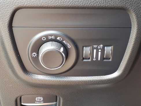 Used 2021 Jeep Grand Cherokee L Laredo w/ Luxury Tech Group I AWD/4WD image 17