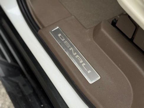 Used 2022 GMC Yukon Denali AWD/4WD image 13