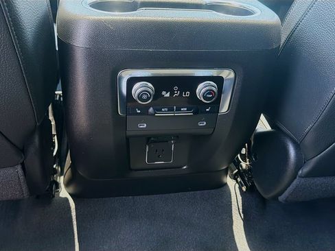 Used 2023 GMC Yukon Denali AWD/4WD image 22