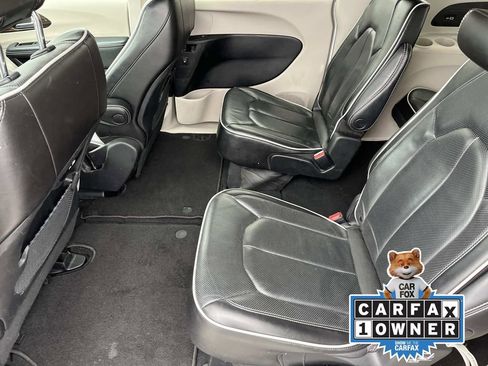 Used 2023 Chrysler Pacifica Limited image 16