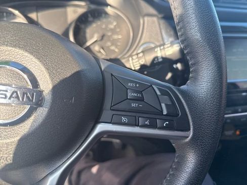 Used 2019 Nissan Rogue SV image 13