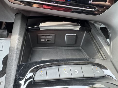 Used 2022 Buick Envision Essence w/ Technology Package I FWD image 20