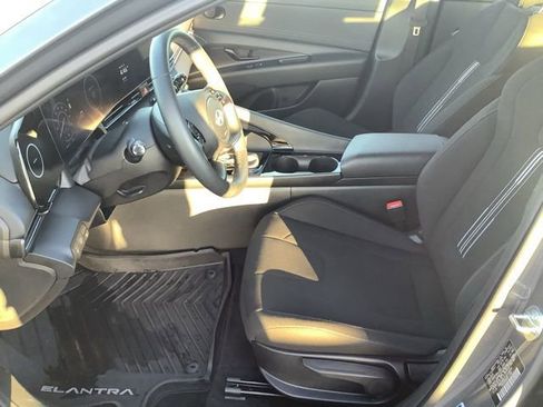 Certified 2025 Hyundai Elantra SEL image 9