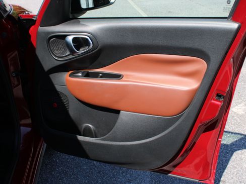 Used 2015 FIAT 500L Trekking FWD image 16