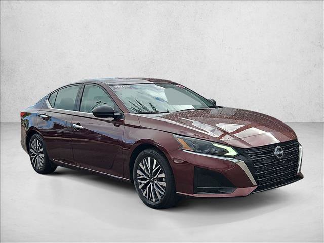 Used 2025 Nissan Altima 2.5 SV FWD image 3