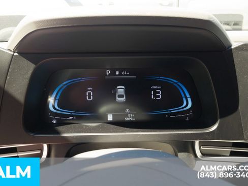 Used 2025 Hyundai Elantra SE FWD image 14