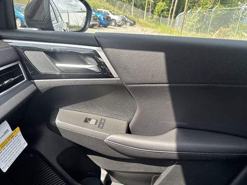 New 2025 Mitsubishi Outlander SE image 24