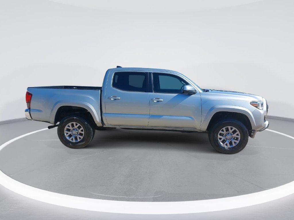 Used 2018 Toyota Tacoma SR5 RWD image 4