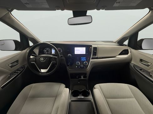 Used 2020 Toyota Sienna LE FWD image 17