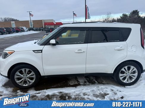 Used 2015 Kia Soul + image 5