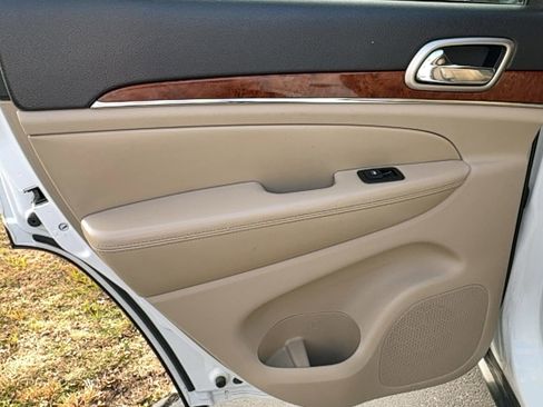 Used 2013 Jeep Grand Cherokee Limited image 7