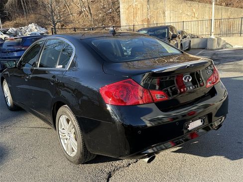 Used 2011 INFINITI G37 x w/ Premium Pkg image 4