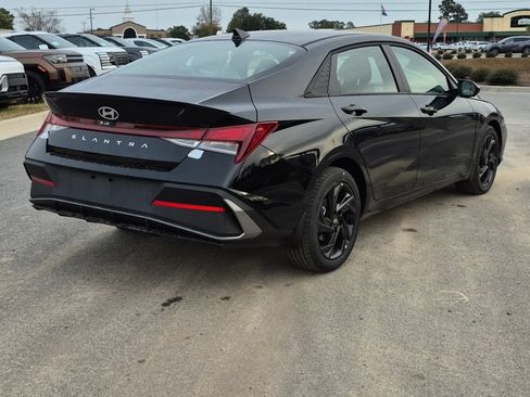 New 2026 Hyundai Elantra SEL Sport FWD image 5