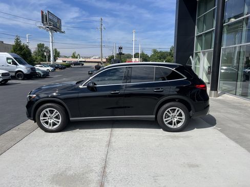 Used 2025 Mercedes-Benz GLC 300 4MATIC image 7